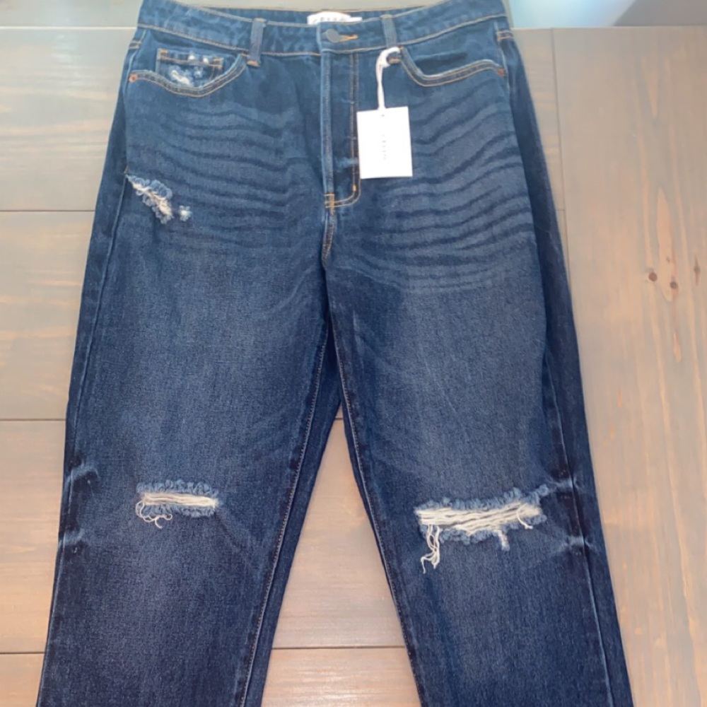 BNWT Cello Women’s Jeans Distressed Size 11
